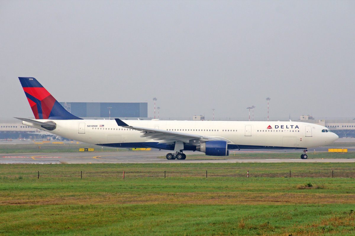Delta Air Lines, N814NW, Airbus A330-323X, msn: 806, 16.Oktober 2018, MXP Milano-Malpensa, Italy.