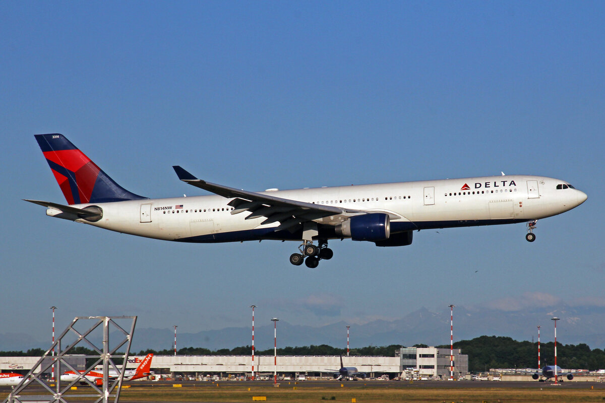 Delta Air Lines, N814NW, Airbus A330-323X, msn: 806, 01.Juli 2021, MXP Milano Malpensa, Italy.