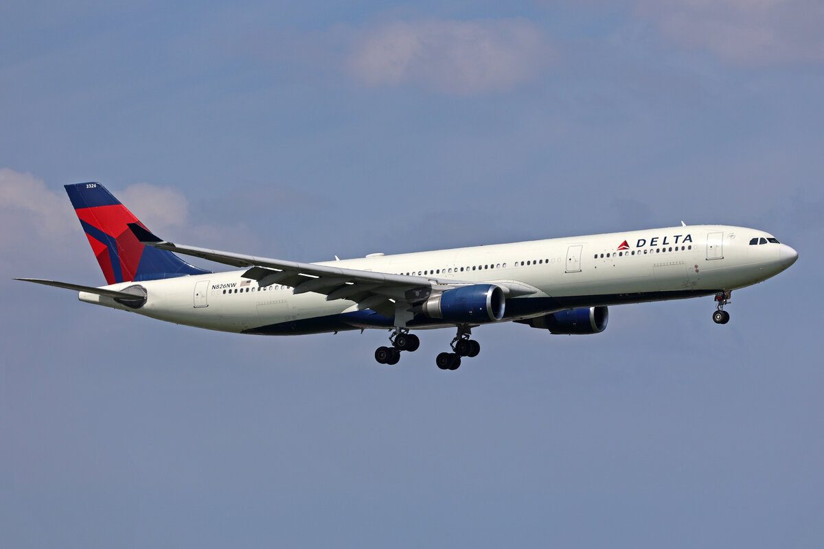 Delta Air Lines, N826NW, Airbus A330-302, msn: 1701, 19.Mai 2023, AMS Amsterdam, Netherlands.