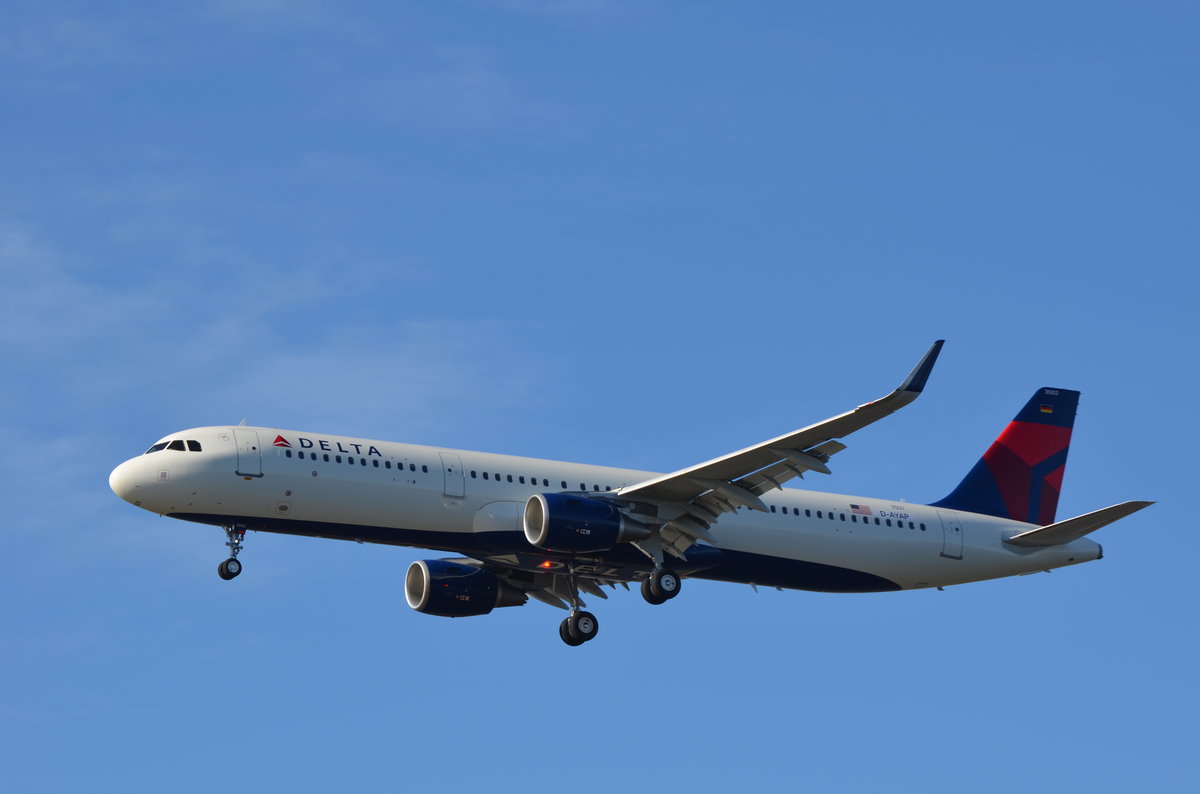 Delta Airlines Airbus A321 Werkskennung D-AYAP im Landeanflug auf das Airbuswerk Hamburg Finkenwerder am 01.04.16