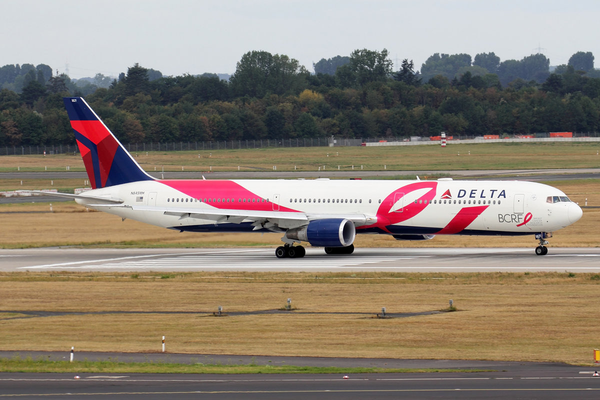 Delta Airlines Boeing 767-432ER N845MH beim Start in Düsseldorf 3.8.2019