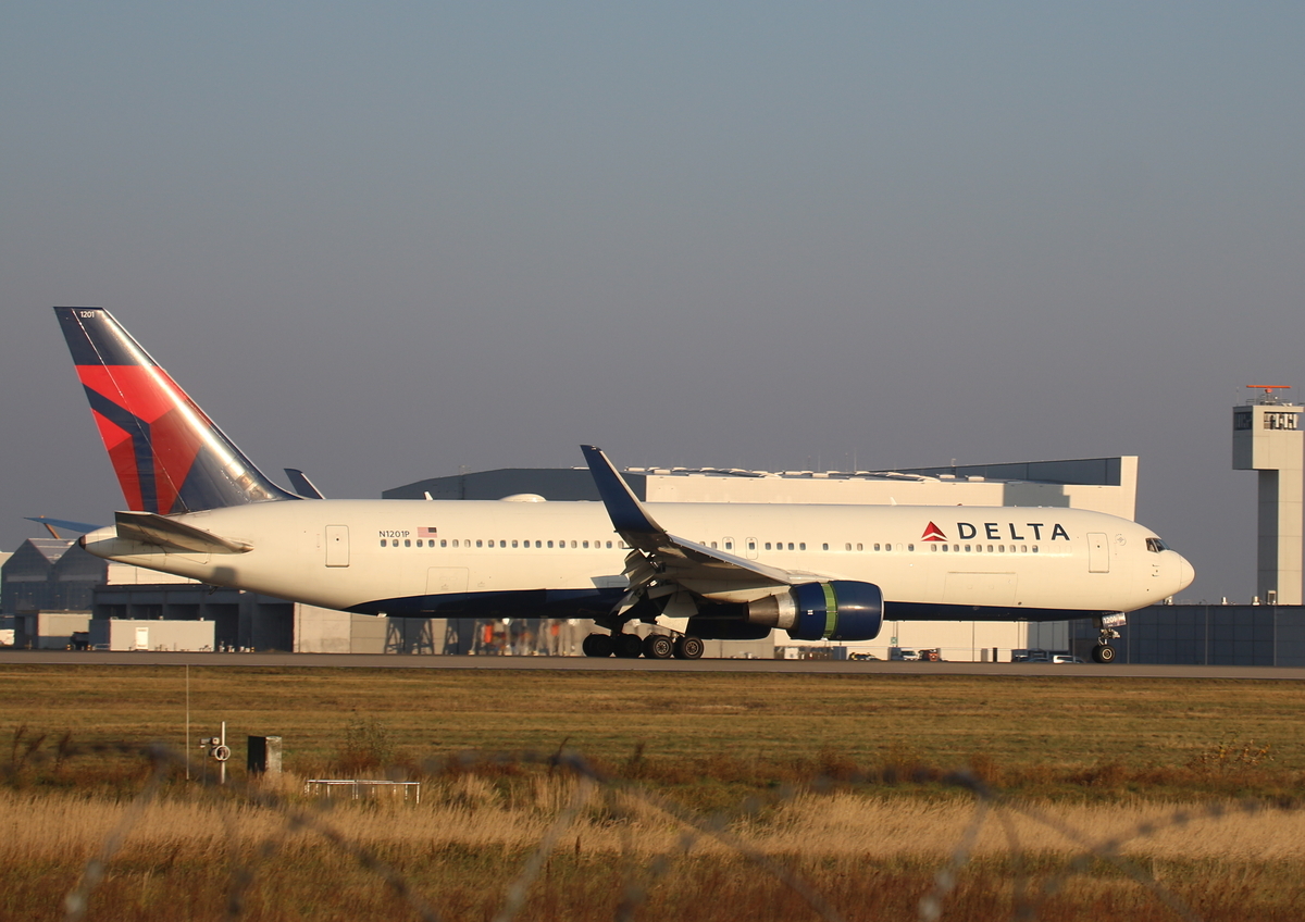 Delta Airlines, Boeing B 767-332(ER), N1201P, BER, 07.121.2025
