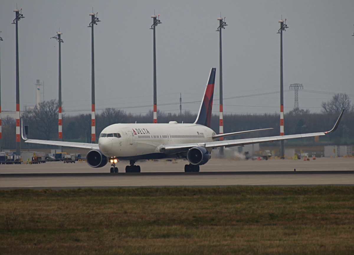 Delta Airlines, Boeing B 767-332(ER), N193DN, BER, 12.04.2026