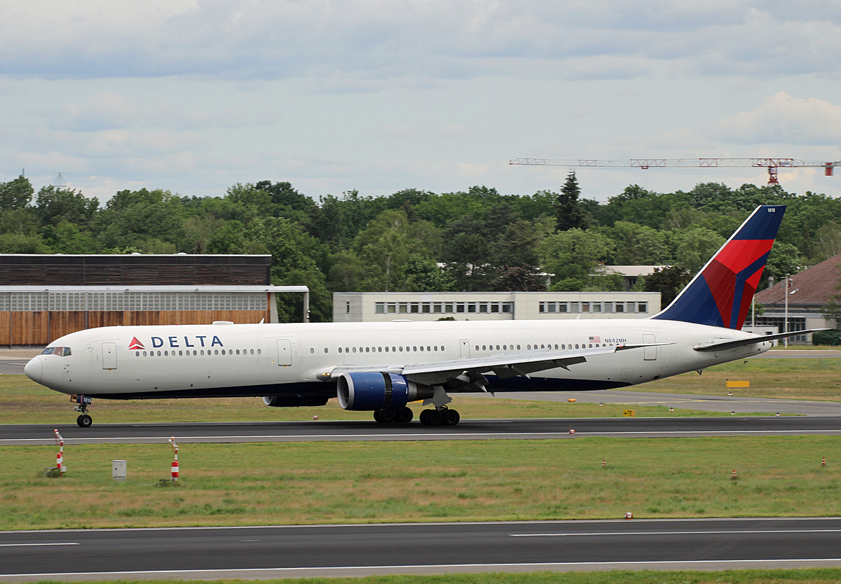 Delta Airlines, Boeing B 767-432(ER), N842MH, TXL, 08.06.2019