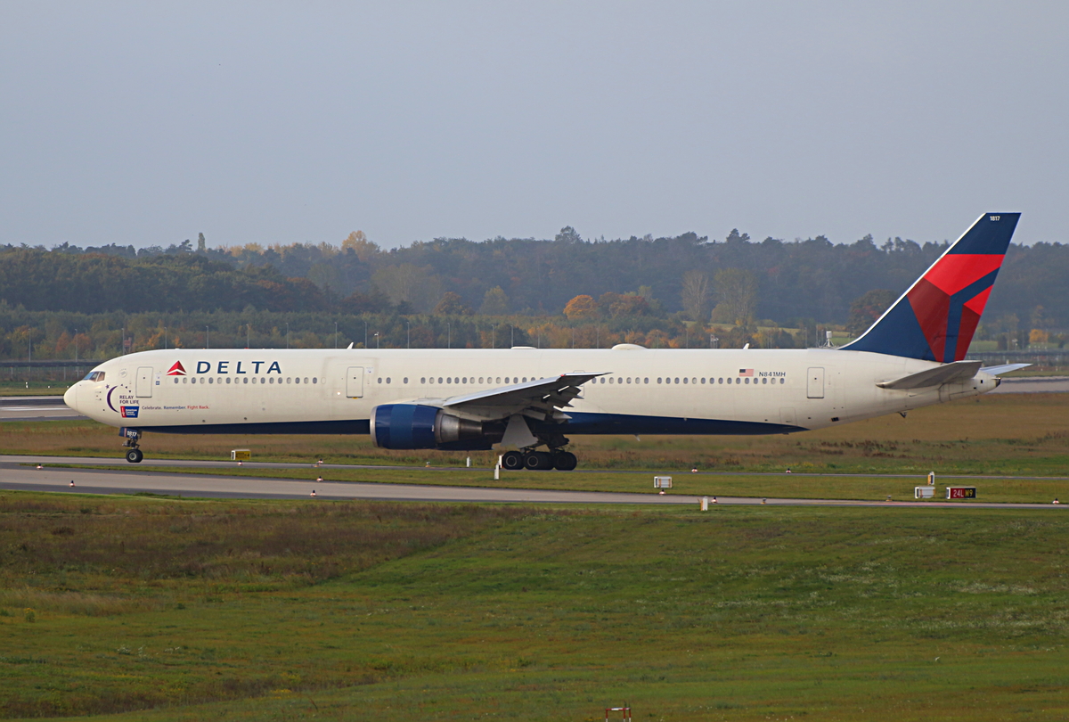 Delta Airlines, Boeing B 767-432(ER), N841MH, BER, 10.10.2025