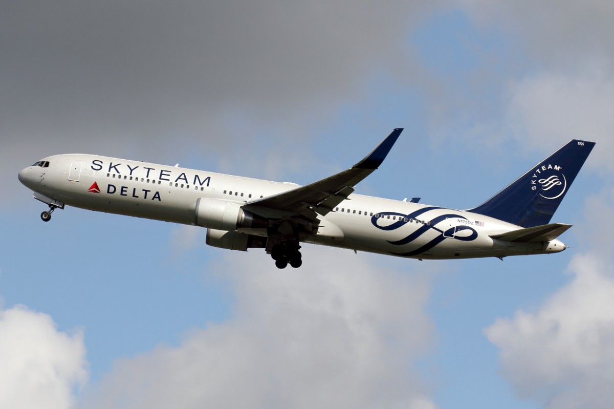 Delta Airlines N175DZ beim Start in Amsterdam 20.5.2015