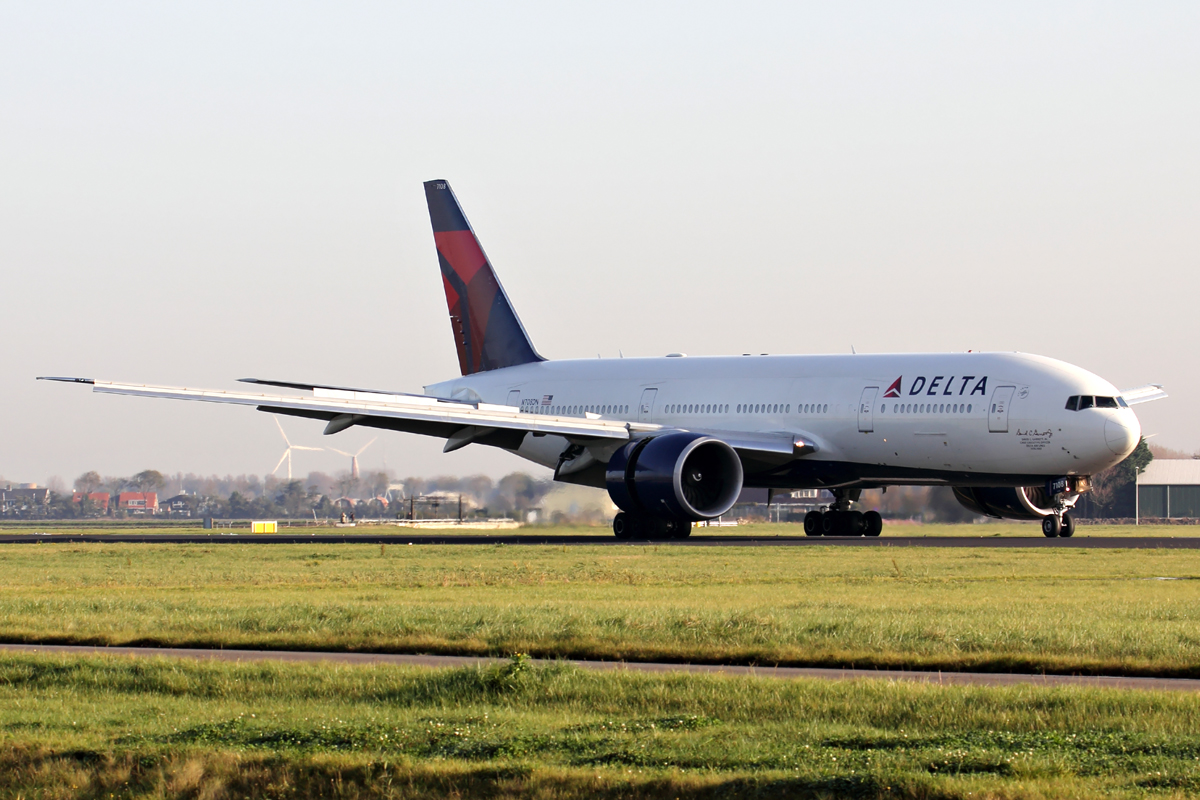 Delta Airlines N708DN nach der Landung in Amsterdam 1.11.2014