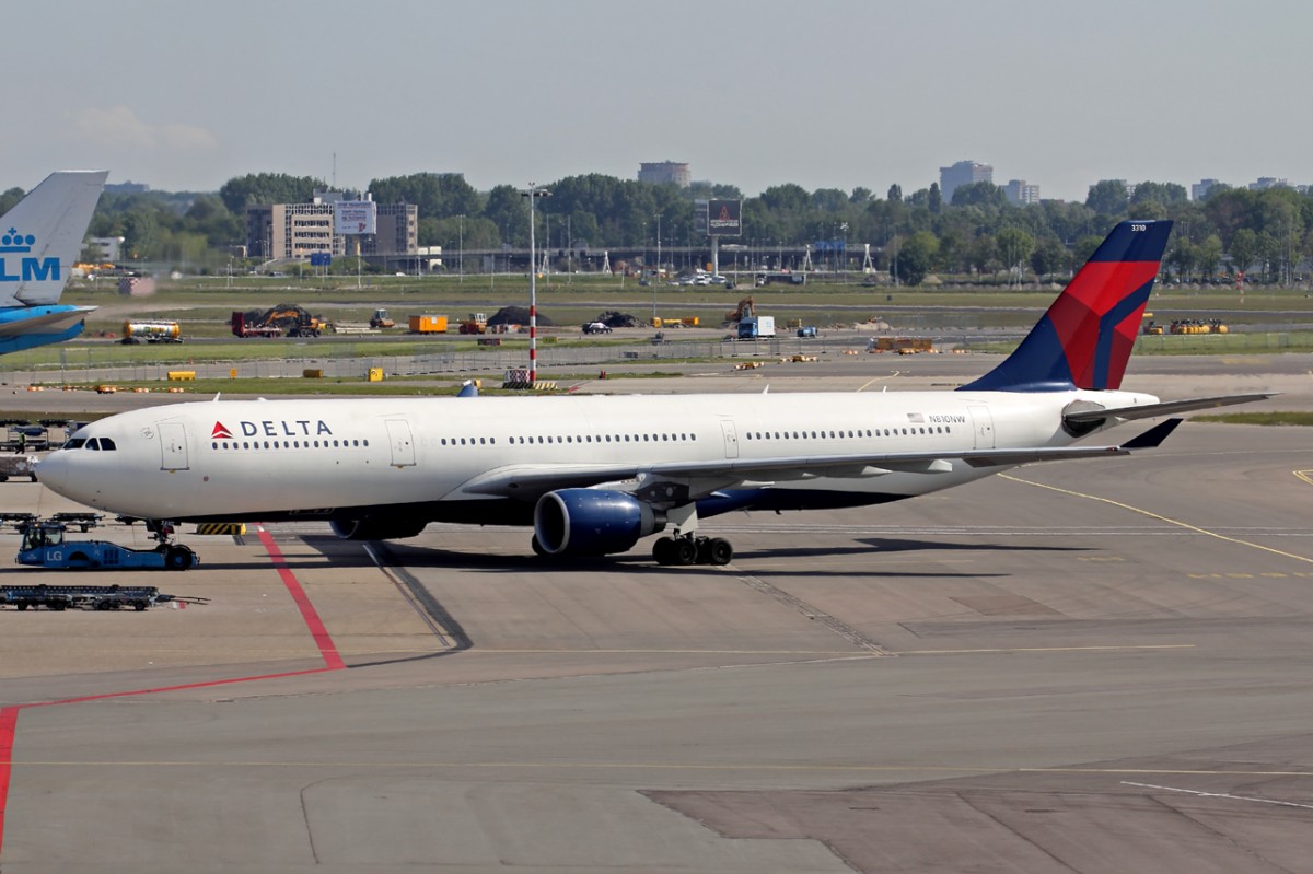 Delta Airlines N810NW in Amsterdam 17.5.2014