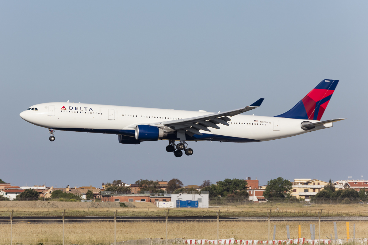 Delta Airlines, N820NW, Airbus, A330-323X, 30.04.2017, FCO, Roma, Italy




