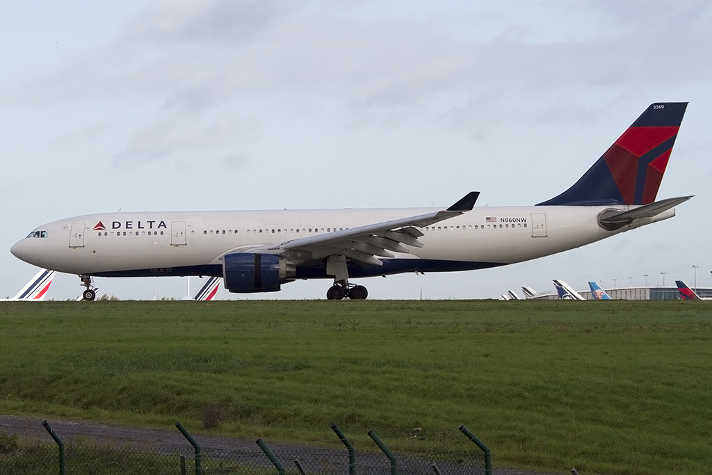 Delta Airlines, N860NW, Airbus, A330-223, 23.10.2013, CDG, Paris, France 


