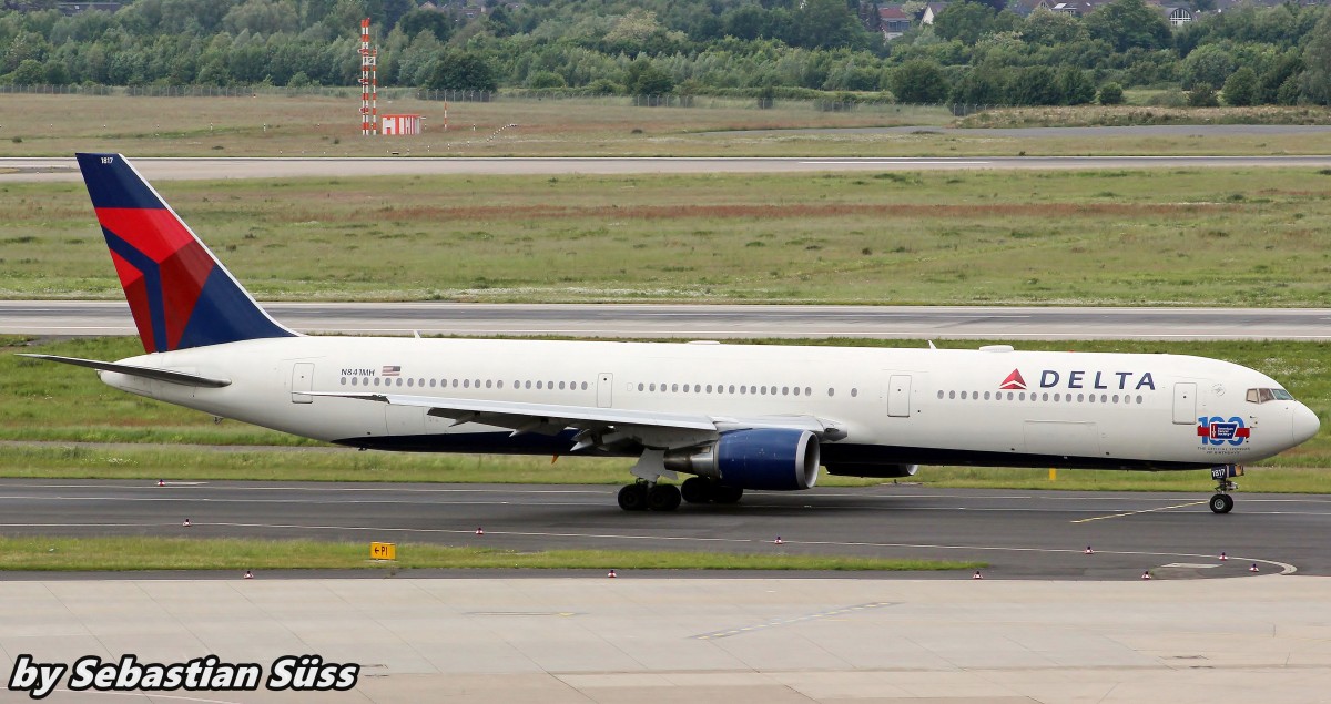 Delta B767-400 N841MH @ Dusseldorf. 31.5.15