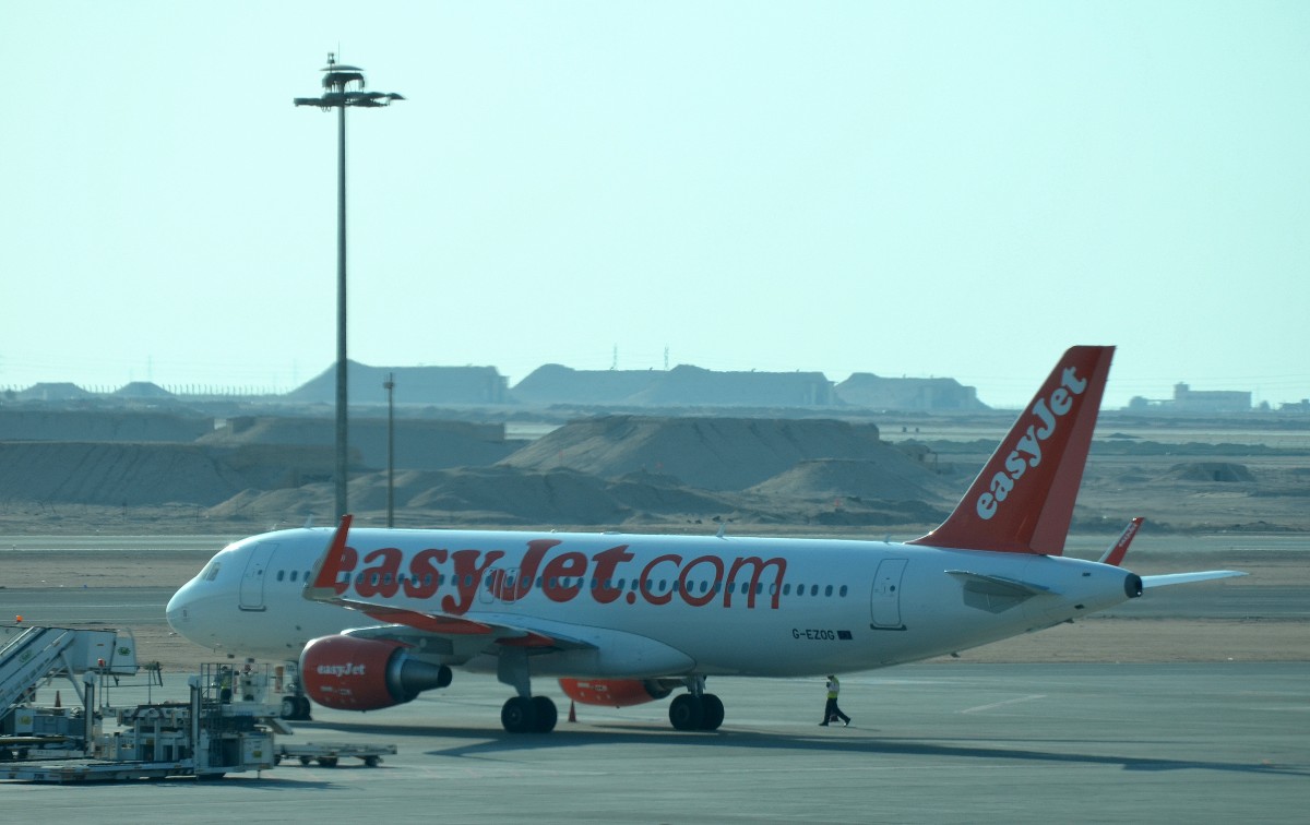 Der Easyjet Airbus A320 G-EZOG am Airport Hurghada aufgenommen am 06.07.15