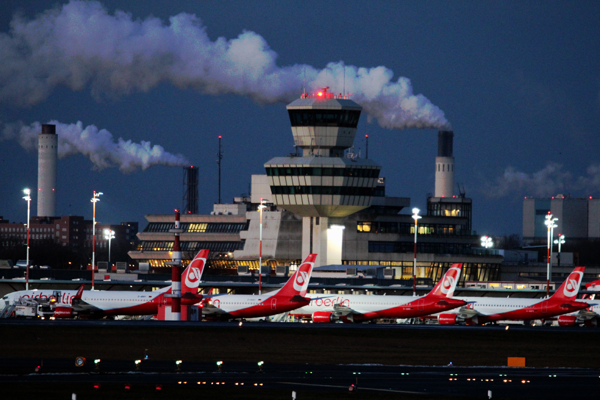 Der Flughafen Berlin-Tegel am frhen Morgen des 08.02.2015
