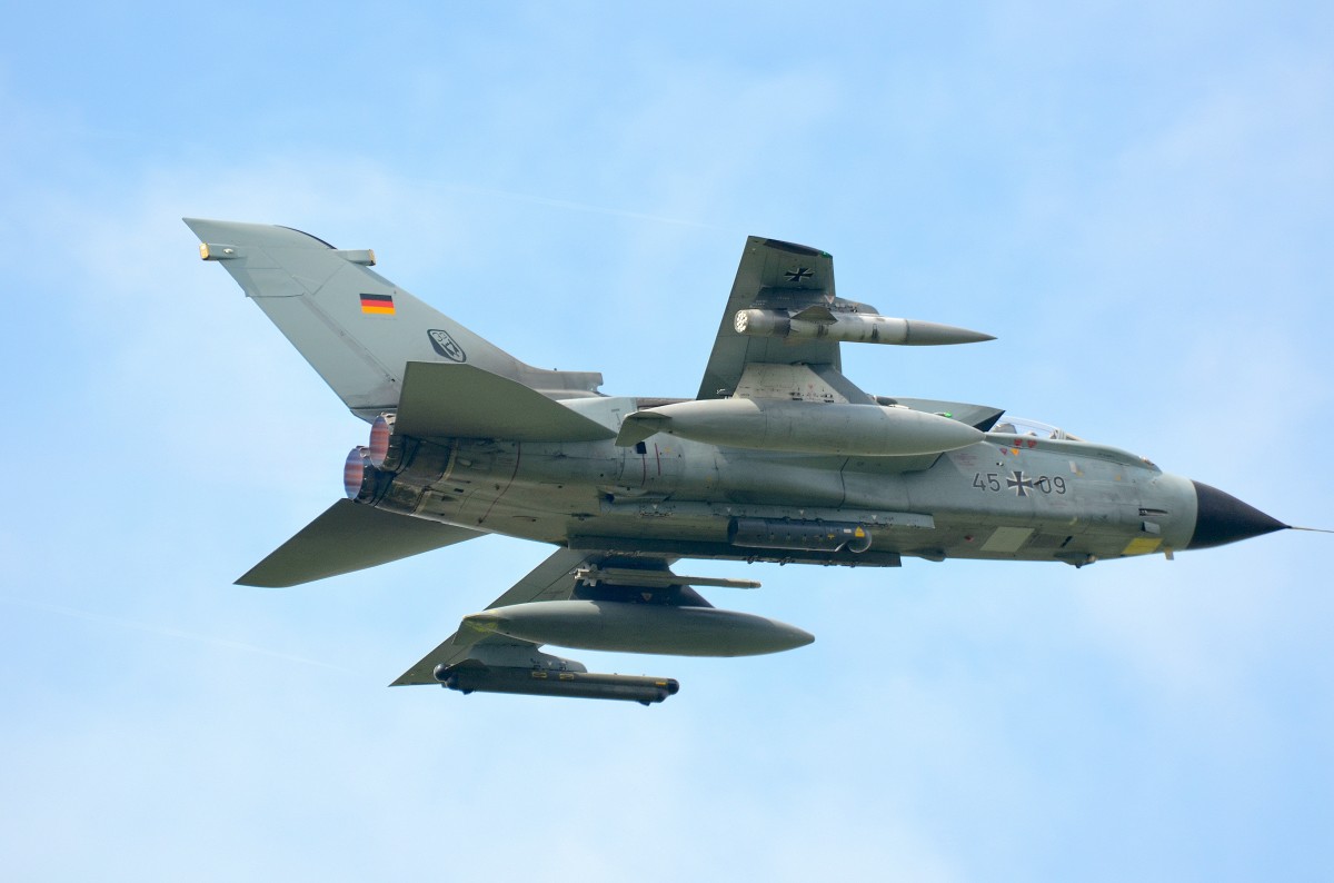 Der Tornado 45+09 der Bundeswehr nach dem Start vom Fliegerhorst in Jagel bei Schleswig am 19.05.14