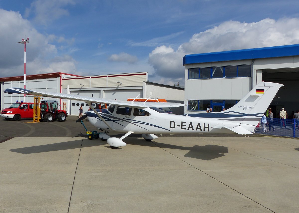 Dessna 182 Skylane TC, D-EAAH, Flugplatz Gera (EDAJ), 14.8.2016