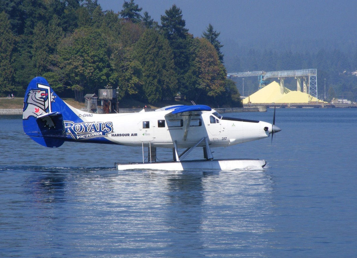 DHC-3 Otter C-GHAG von Harbour Air auf dem Weg zum Start in Vancouver (CXH) am 13.9.2013