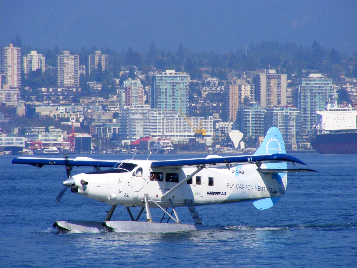 DHC-3 Otter C-GHAS von Harbour Air in Vancouver (CXH) am 13.9.2013