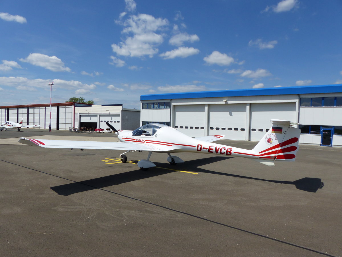 Diamond Aircraft DV 20 Katana, D-EVCB auf dem Vorfeld in Gera am 30.5.2019