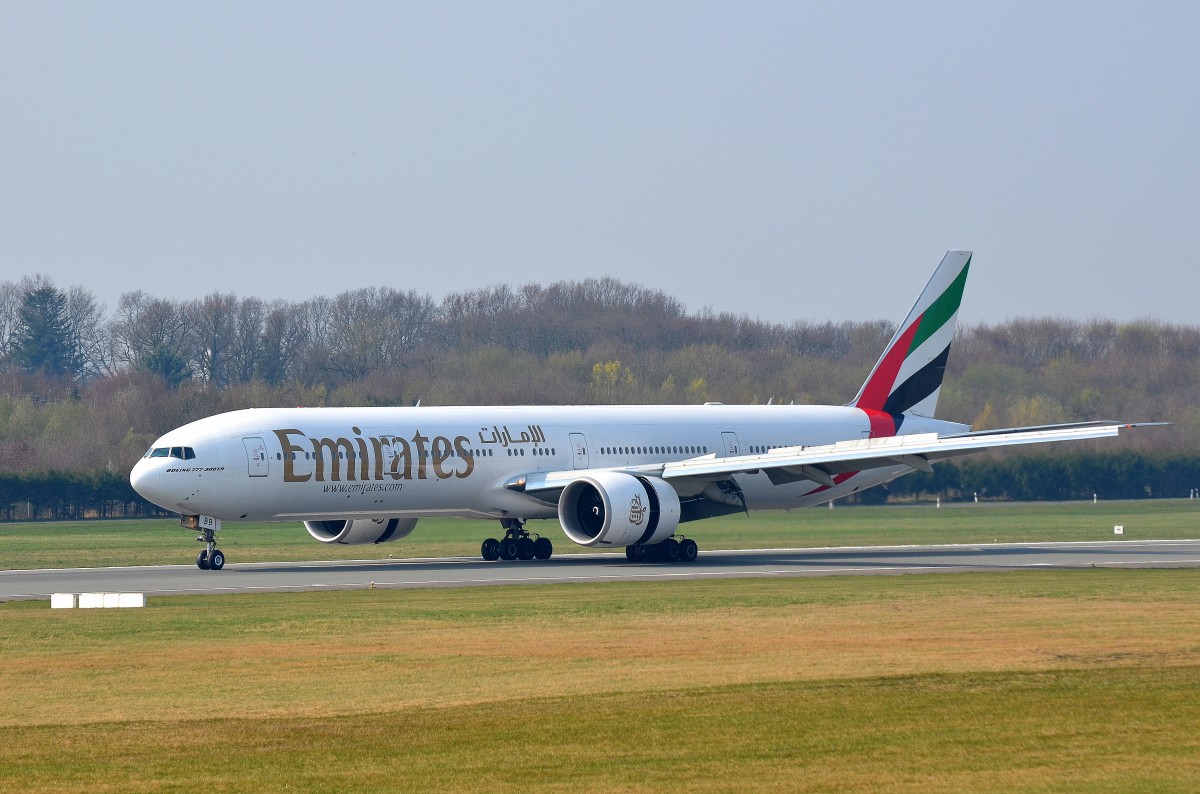 Die Emirates Boeing 777-300ER A6-EBB in Hamburg Fuhlsbüttel aufgenommen am 30.03.14