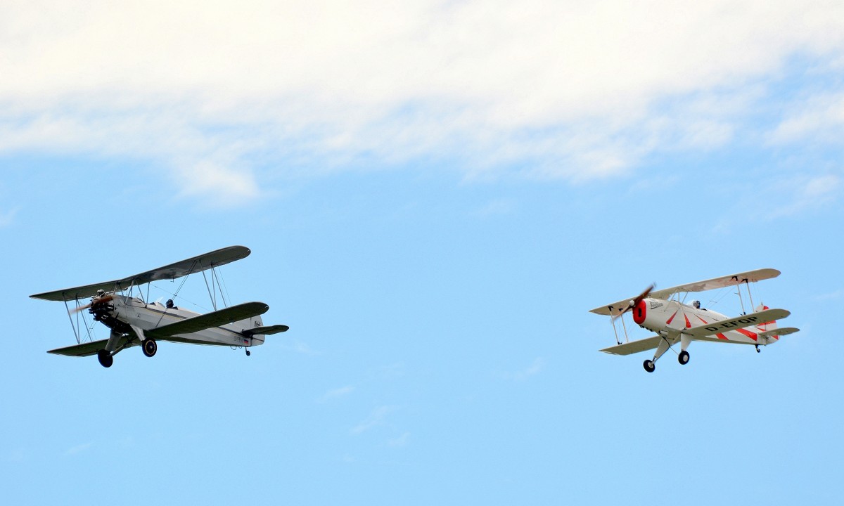 Die Focke Wulf FW-44 Stieglitz D-ETUF und die Bücker 131 Jungmann D-EFQP gemeinsam im Flugdisplay auf der ILA 2014 am 24.05.14  