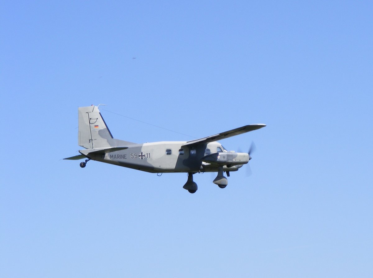 Dornier DO-28 D-2 Skyservant, D-IRES, ( ex. Geraman Marine ) über dem Flugplatz Alkersleben (EDBA) am 28.4.2012