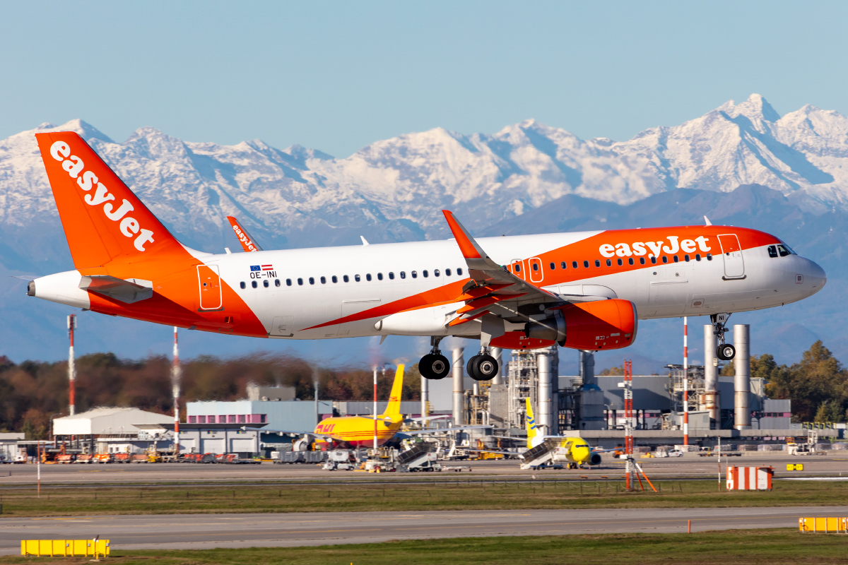 Easy Jet, OE-INI, Airbus, A320-214, 06.11.2021, MXP, Mailand, Italy