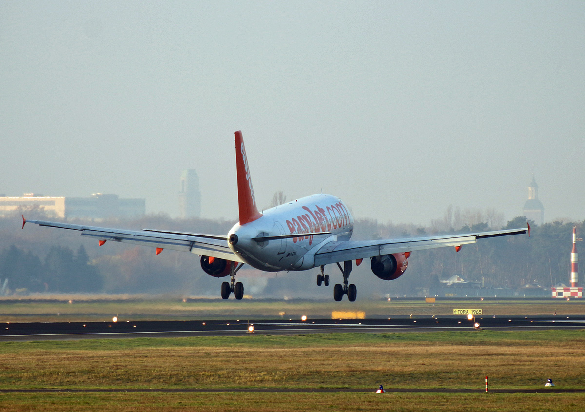 Easyjet , Airbus A 319-111, G-EZAA, TXL, 30.11.2019