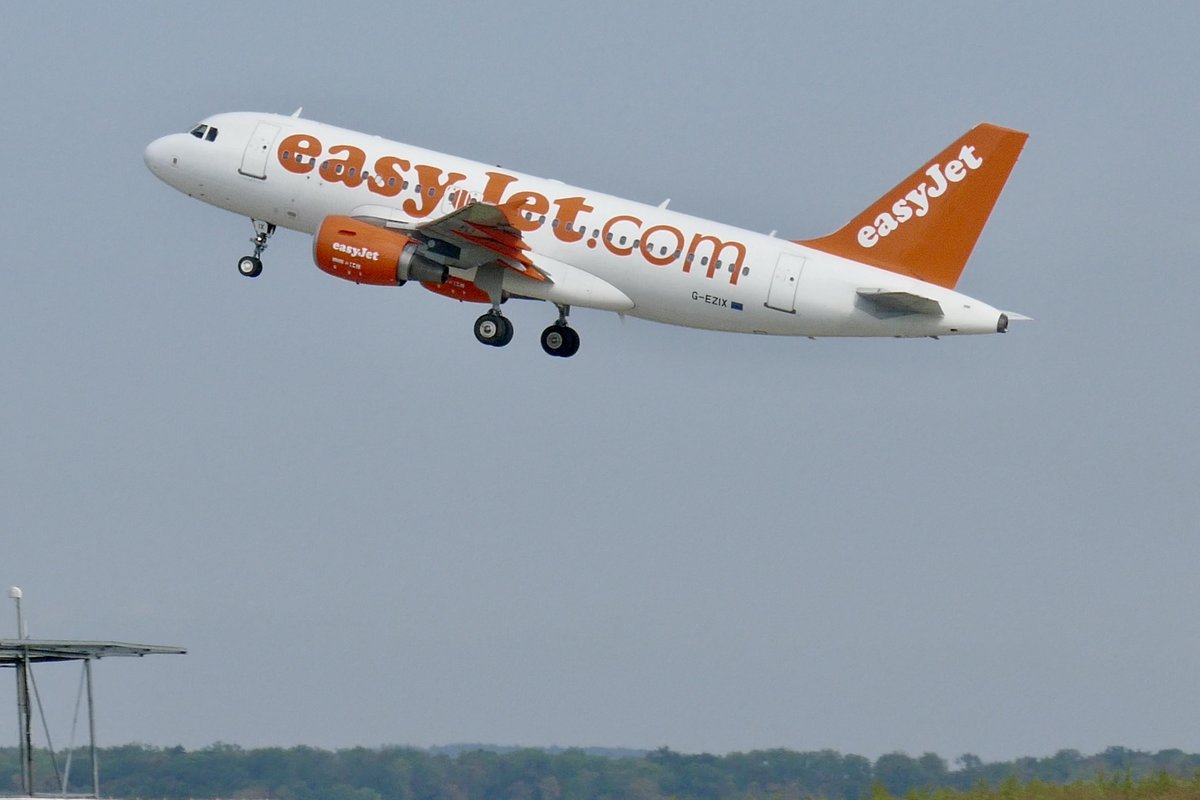 Easyjet A319-111 G-EZIX beim abheben am 15.9.18 in Zürich.