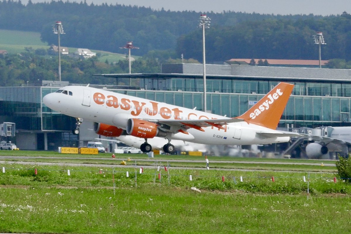 Easyjet A319-111 G-EZIX beim Start am 15.9.18 in Zürich.