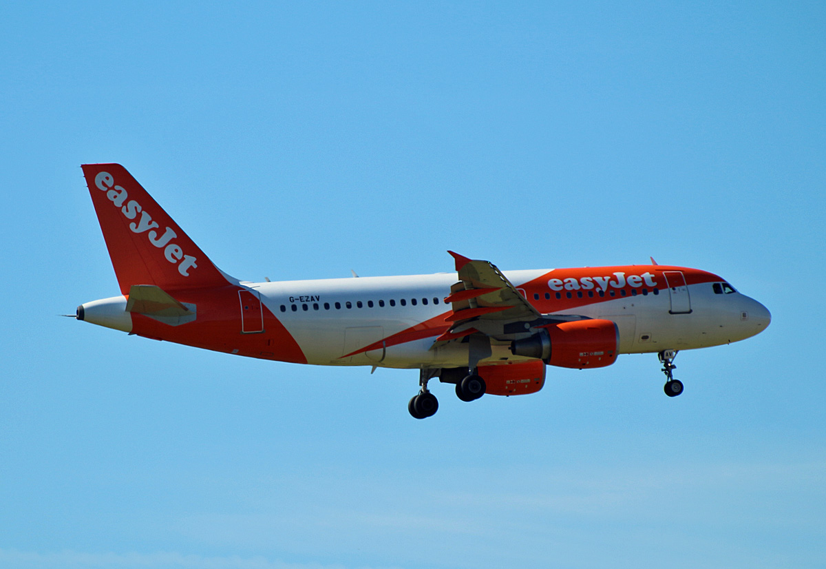 Easyjet, Airbus A 319-111, G-EZAV, BER, 21.06.2022