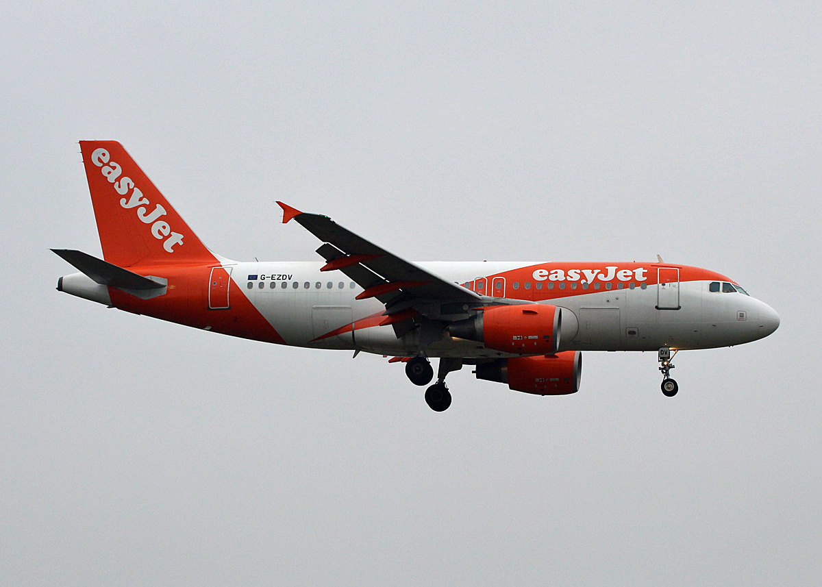 Easyjet, Airbus A 319-111, G-EZDV, TXL, 24.11.2018