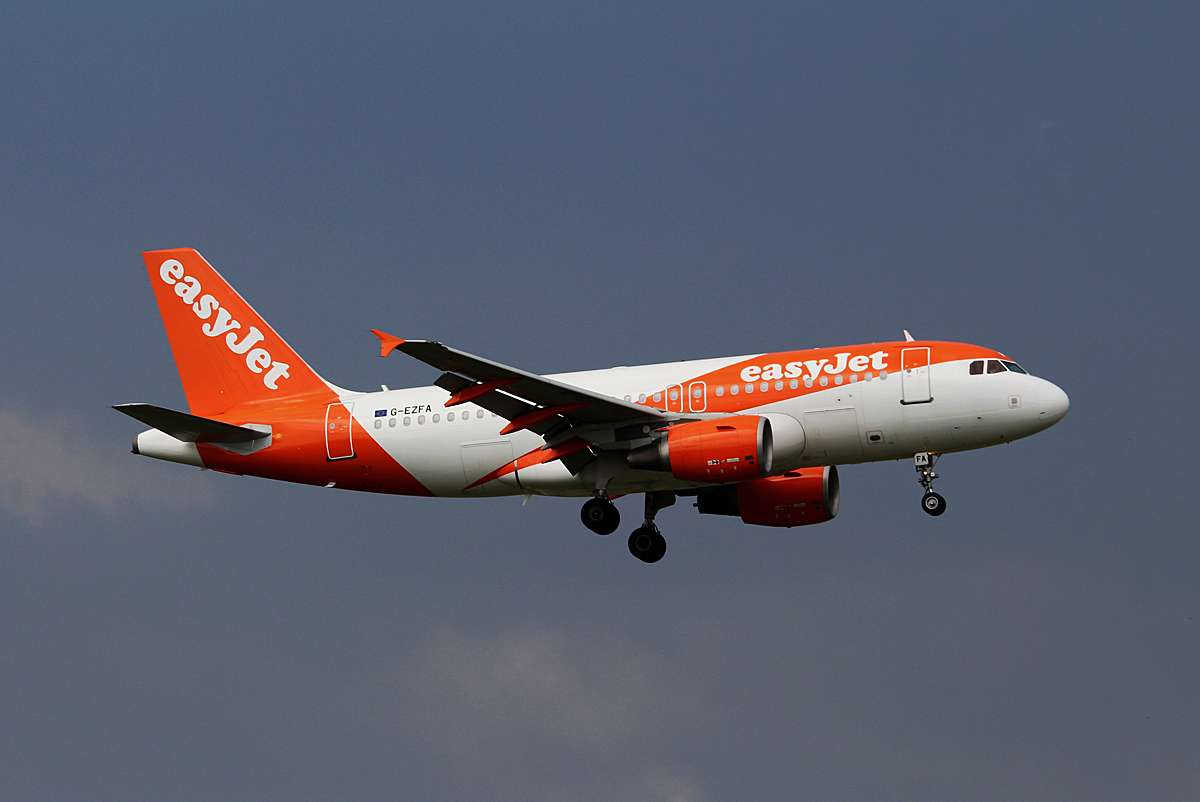 Easyjet, Airbus A 319-111, G-EZFA, SXF, 30.05.2016
