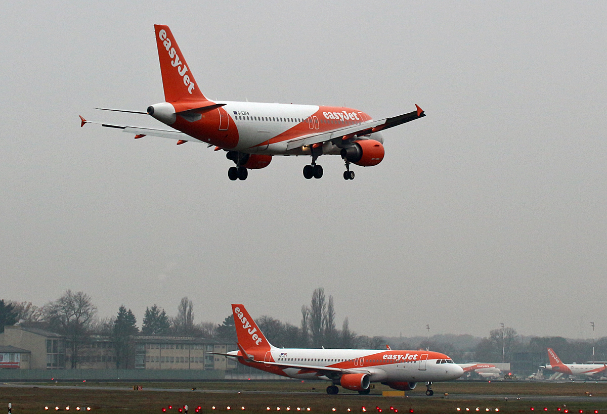 Easyjet, Airbus A 319-111, G-EZFW, Easyjet Europe, Airbus A 320-214, OE-ICT, TXL, 24.11.2018