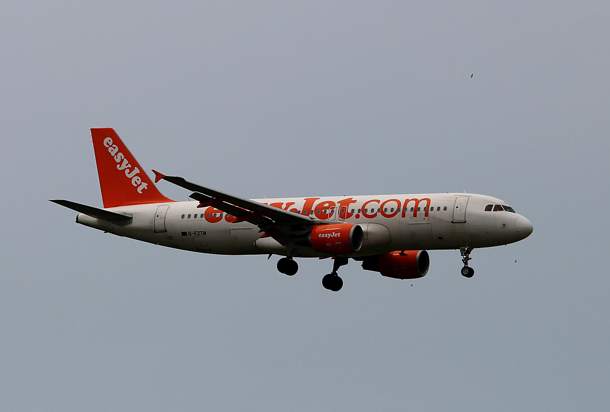 Easyjet, Airbus A 320-214, G-EZTM, SXF, 30.05.2016