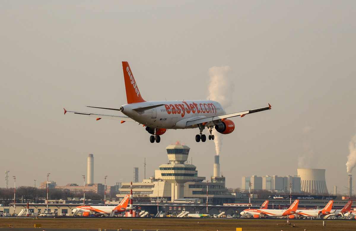 Easyjet, Airbus A 320-214, G-EZWC, TXL, 17.02.2019