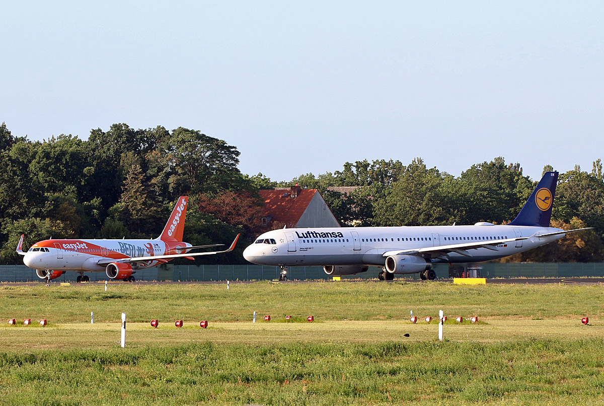 Easyjet, Airbus A 320-214, OE-IZQ, Lufthansa, Airbus A 321-131, D-AIRM  Darmstadt , TXL, 06.09.2019