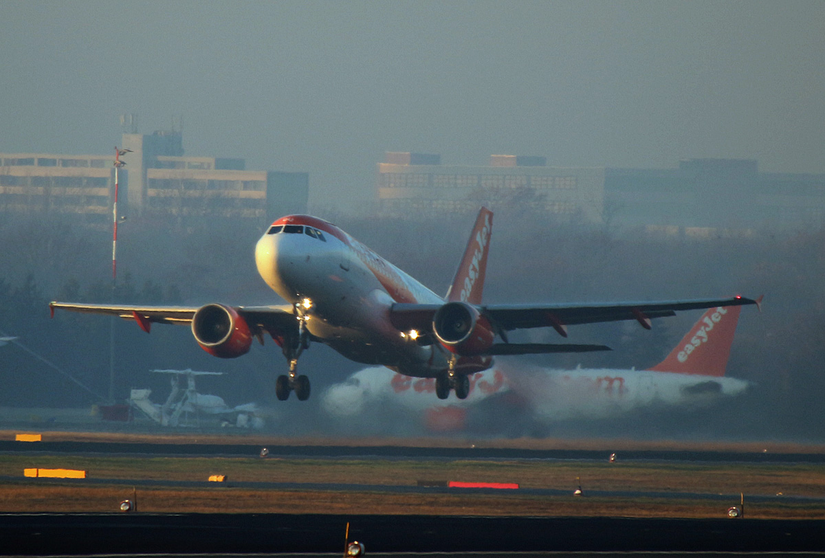 Easyjet Europe, Airbus A 319-111, OE-LQU, TXL, 20.12.2019