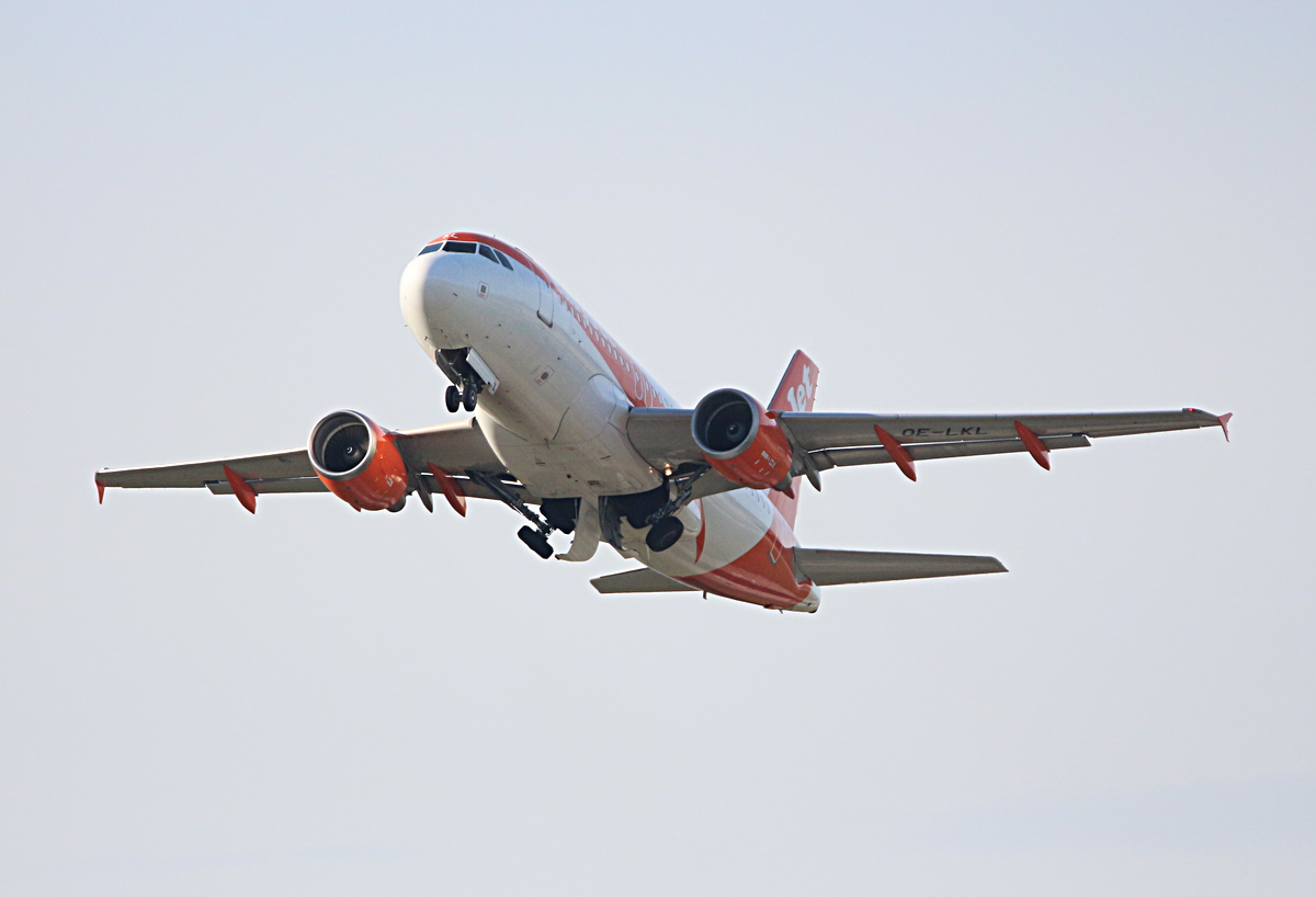 Easyjet Europe, Airbus A 319-111, OE-LKL, BER. 19.10.2025