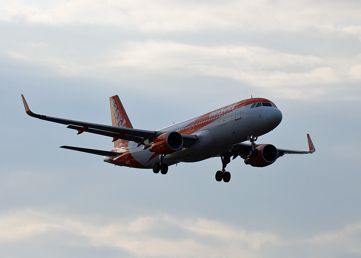 Easyjet Europe, Airbus A 320-214, OE-ICR, TXL, 04.08.2019