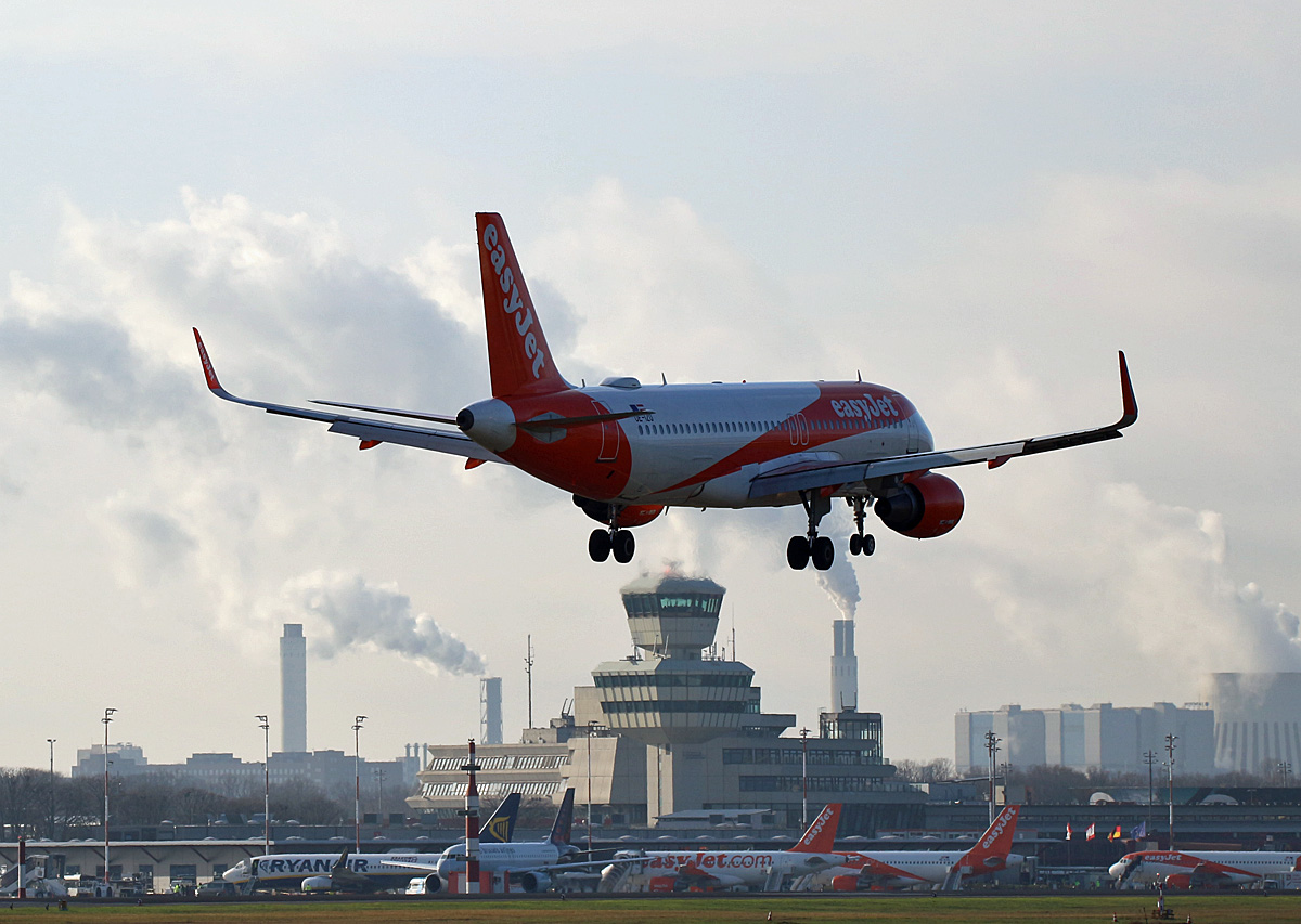 Easyjet Europe, Airbus A 320-214, OE-IZO, TXL, 30.11.2019