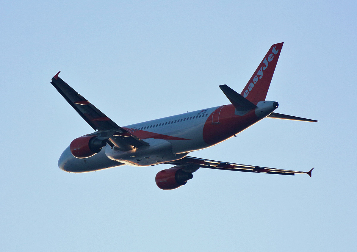 Easyjet Europe, Airbus A 320-214, OE-IJR, TXL, 20.12.2019