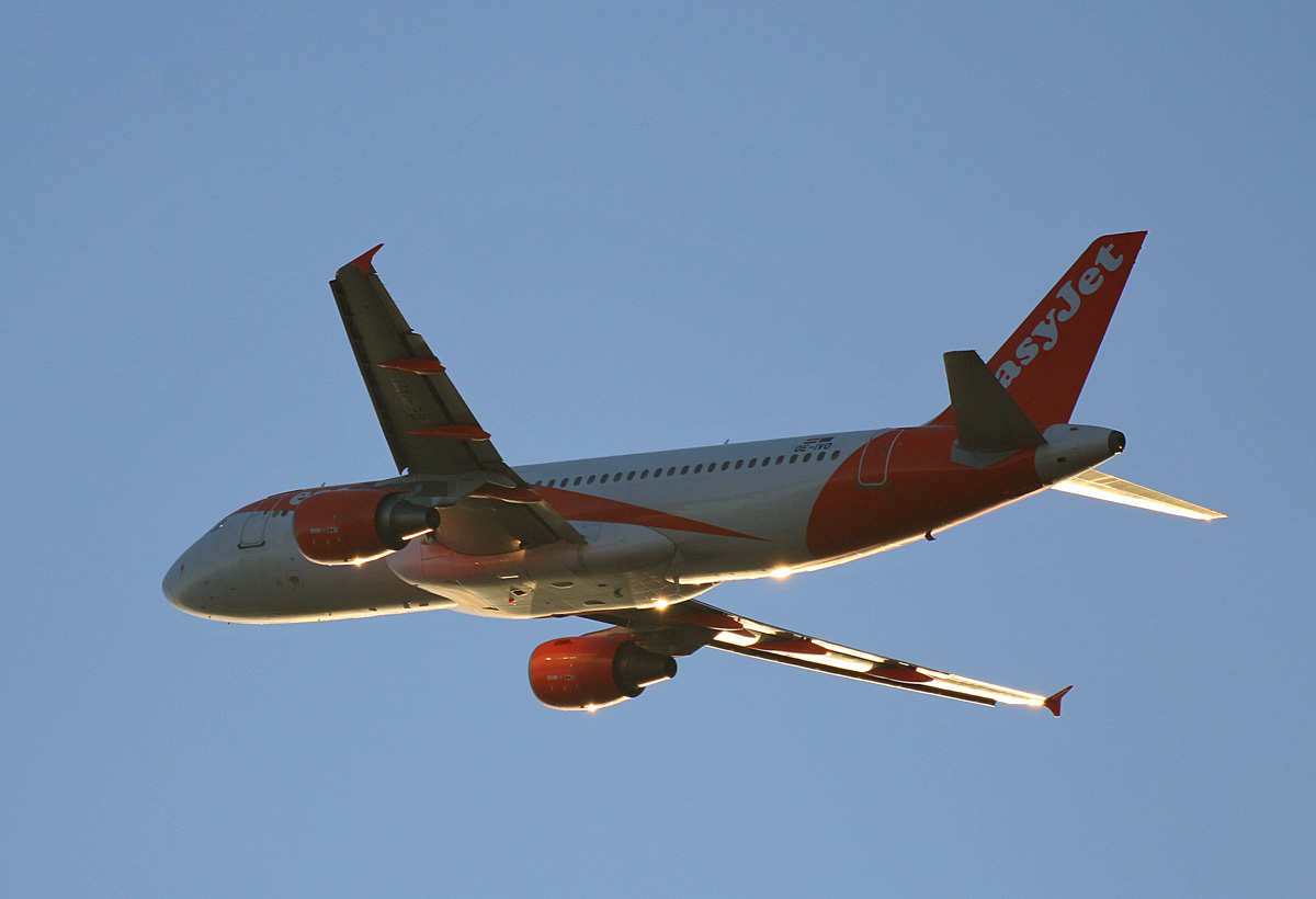 Easyjet Europe, Airbus A 320-214, OE-IVO, TXL, 20.12.2019