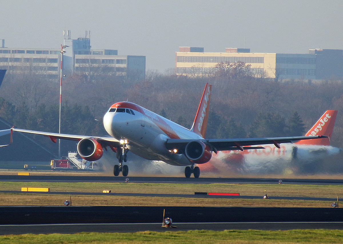 easyjet Europe, Airbus A 320-214, OE-IZD, TXL, 20.12.2019