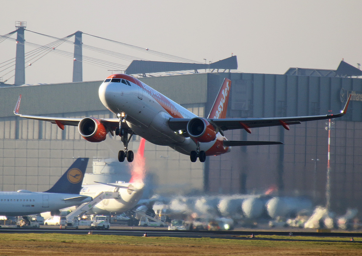 Easyjet  Europe, Airbus A 320-214, OE-IJG, TXL, 20.12.2019