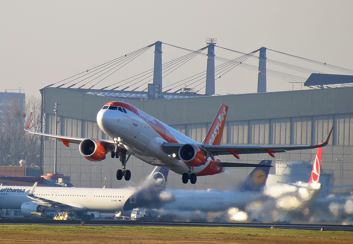 Easyjet Europe, Airbus A 320-214, OE-ICB, TXL, 20.12.2019