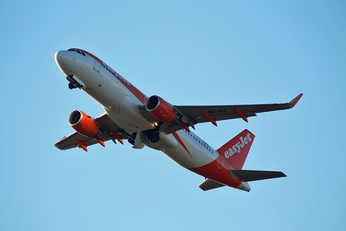 Easyjet Europe, Airbus A 320-214, OE-ICZ, TXL, 20.12.2019