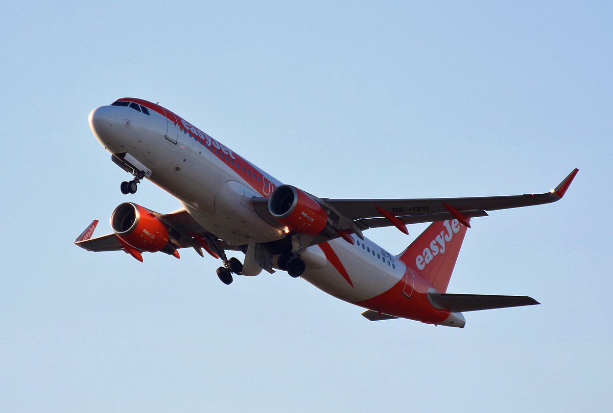 Easyjet Europe, Airbus A 320-214, OE-IZO, TXL, 20.12.2019