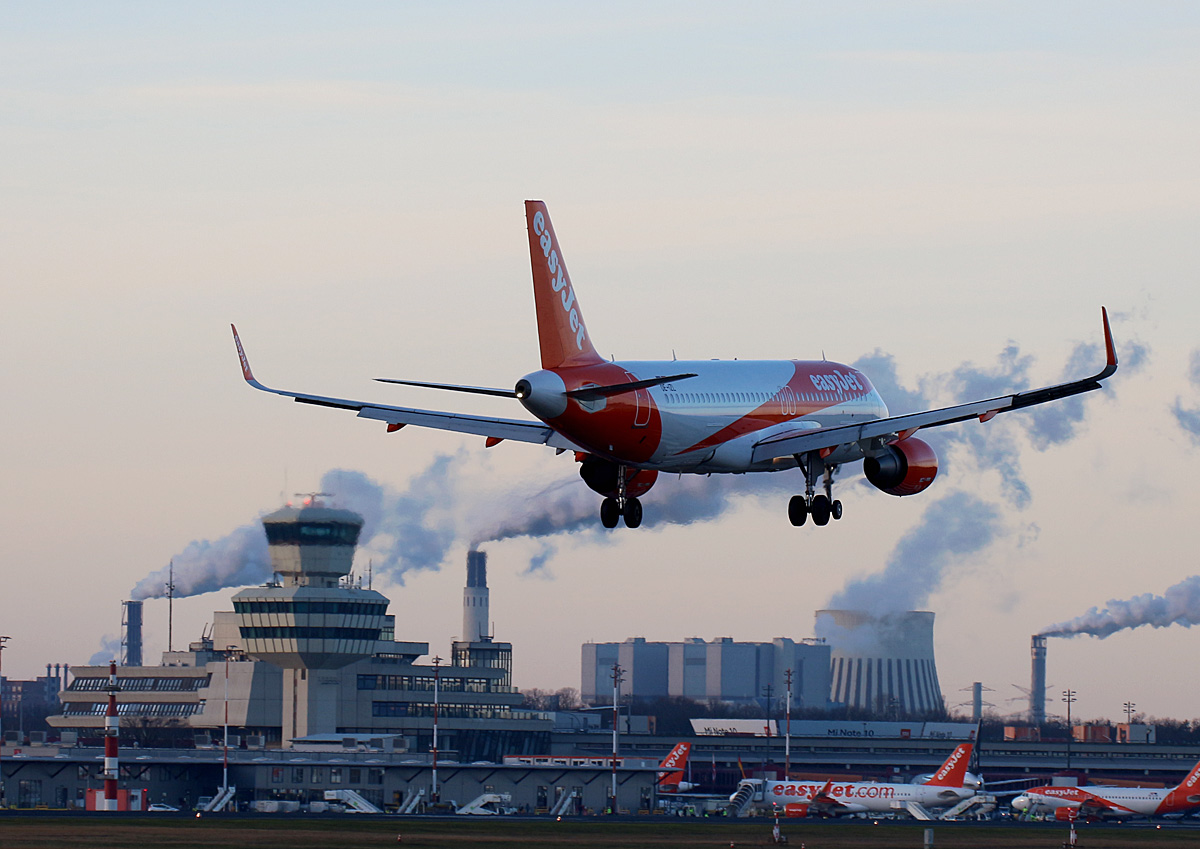 Easyjet Europe, Airbus A 320-214, OE-IZL, TXL, 29.12.2019