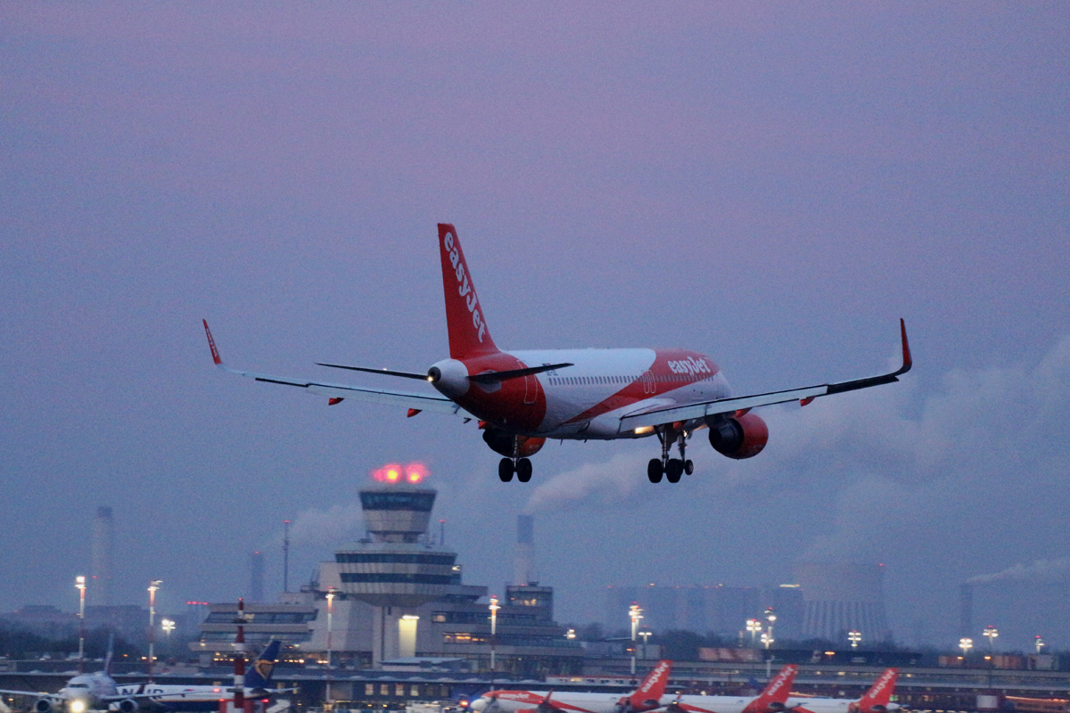 Easyjet Europe, Airbus A 320-214, OE-IZC, TXL, 15.02.2020