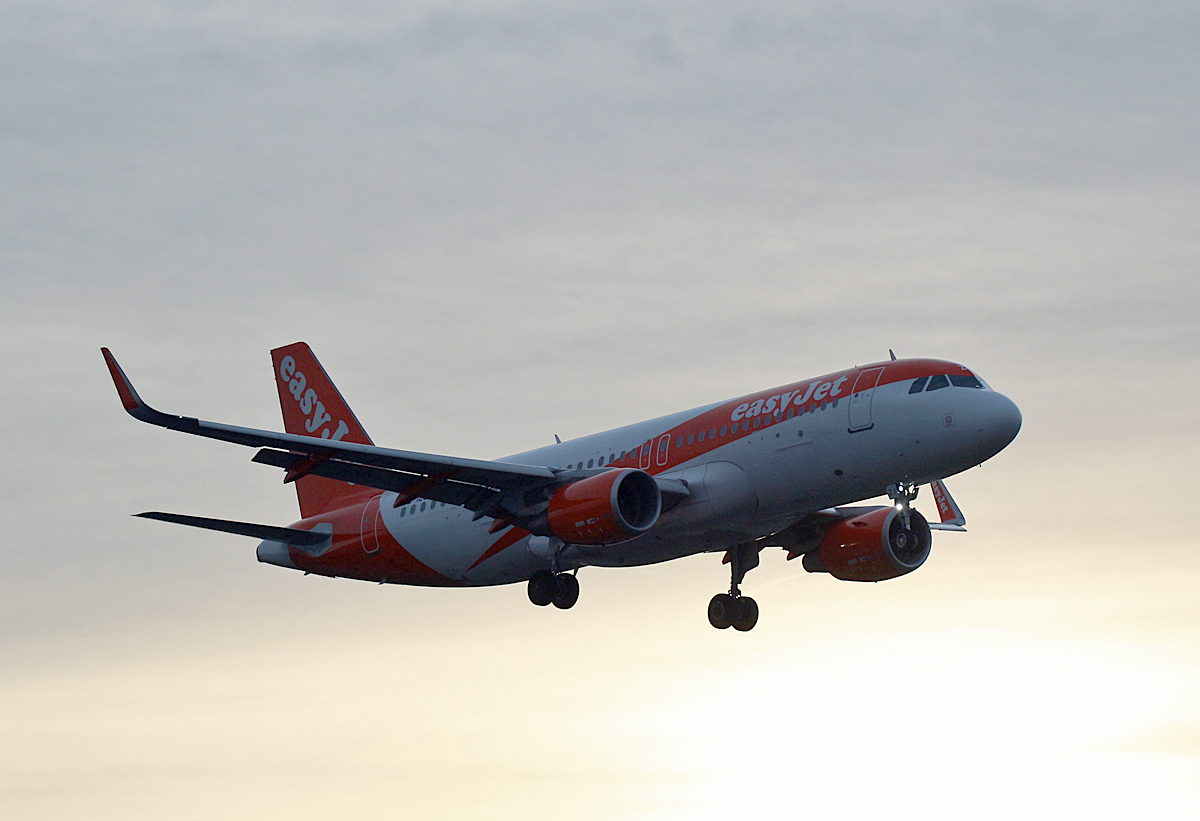 Easyjet Europe, Airbus A 320-214, OE-IZJ, TXL, 15.02.2020